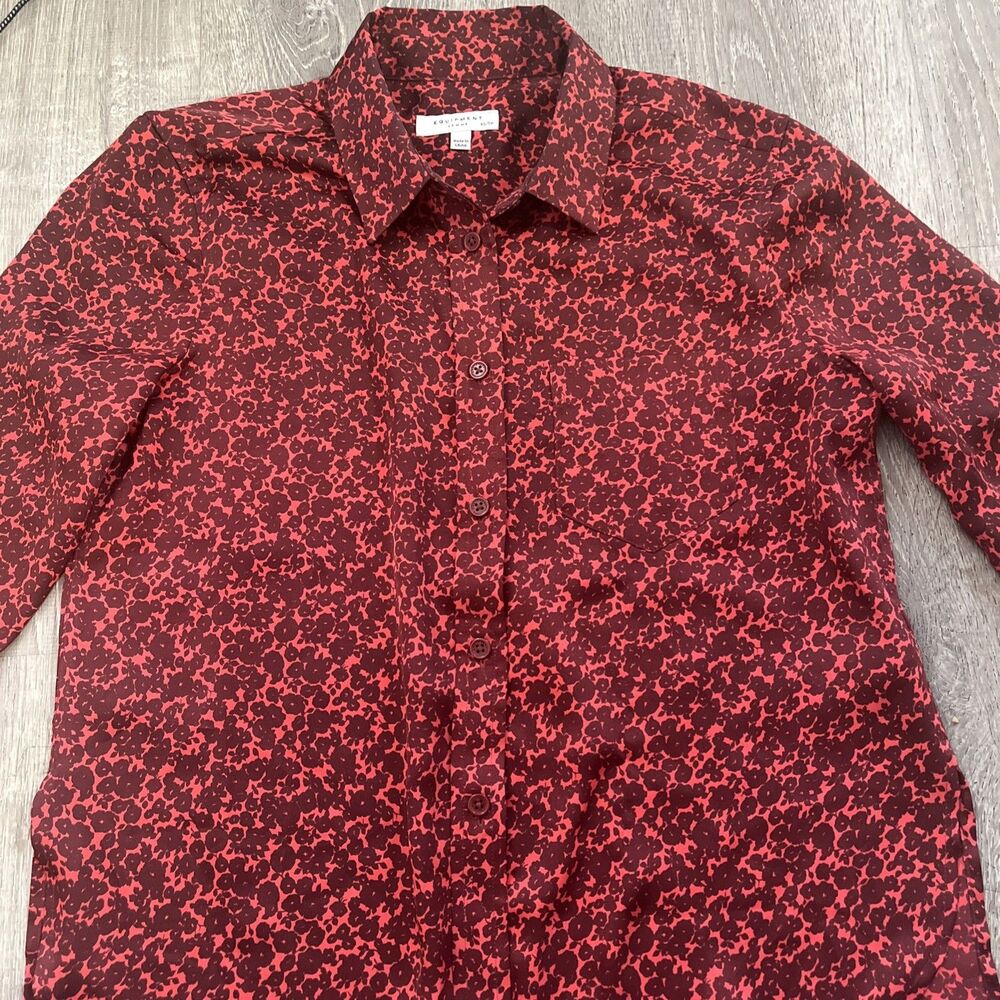 Equipment Femme Women’s Red Geometric Button Up Size XS